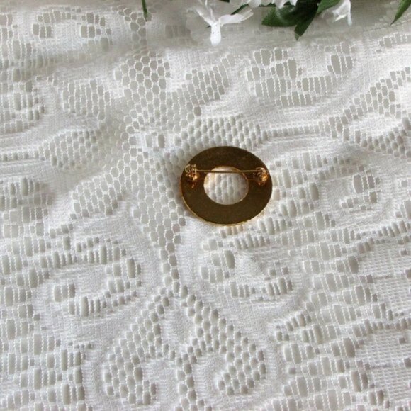 Vintage Brooch Gold Tone Circle Pin - Picture 3 of 4